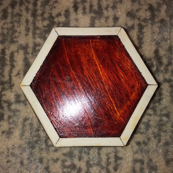 Hexagon shaped wooden box - Picture 4 of 7